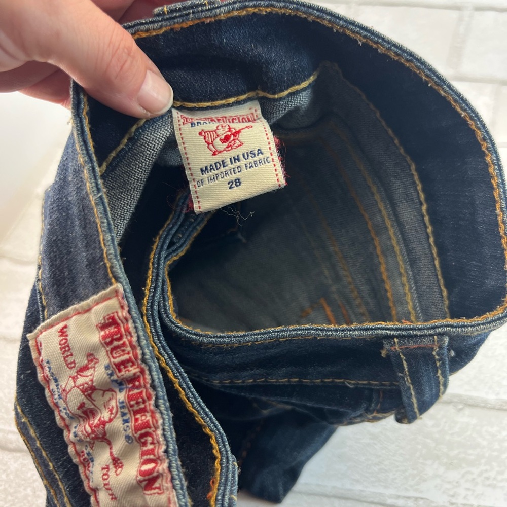 Straight leg True Religon Size 28 gently used like new!